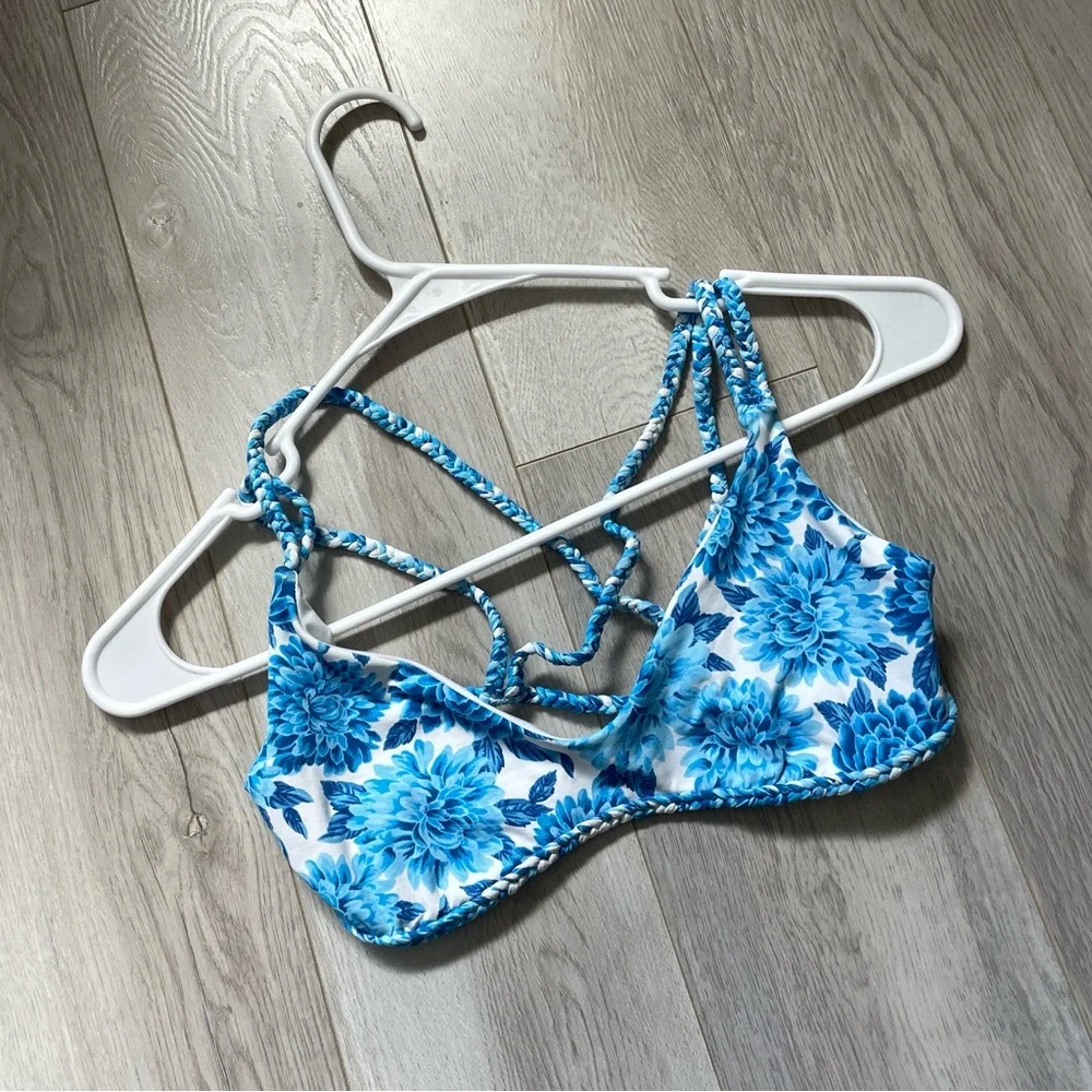 Frankies Bikini Bikini Top kaia dahlia floral womens Blue White medium bright